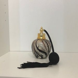 Refillable perfume bottle
